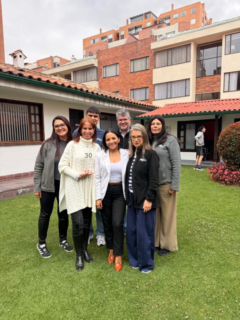 Gina Perilla, Mateo Billep, Andres Santacruz, Blanca Guerrero, Sandra Santacruz, Maria Calderón, Liliana Santacruz.