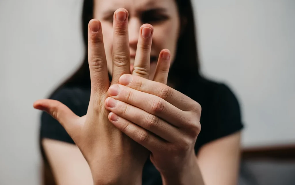 Crecientes tasas de Artritis Reumatoide (AR) y su impacto en adultos jóvenes.