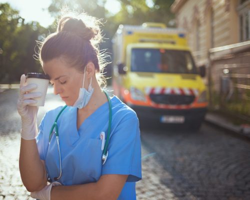 MÉDICOS ENFERMOS, PACIENTES EN RIESGO